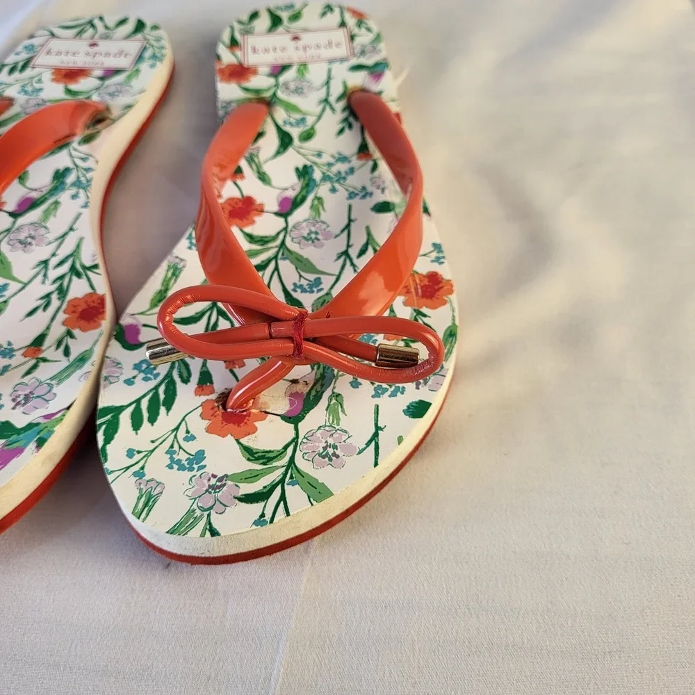 Kate Spade New York Women's 5-6 Red Floral Flip Flop